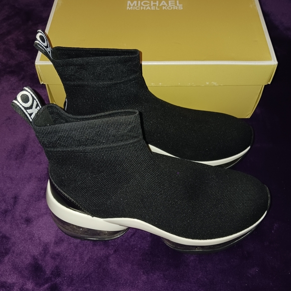 Michael Kors Olympia Knit Bootie - Picture 2 of 11